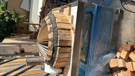 בעבודת יד בעכו — תהליך הבנייה